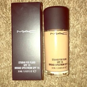 MAC Studio Fix Foundation NW30